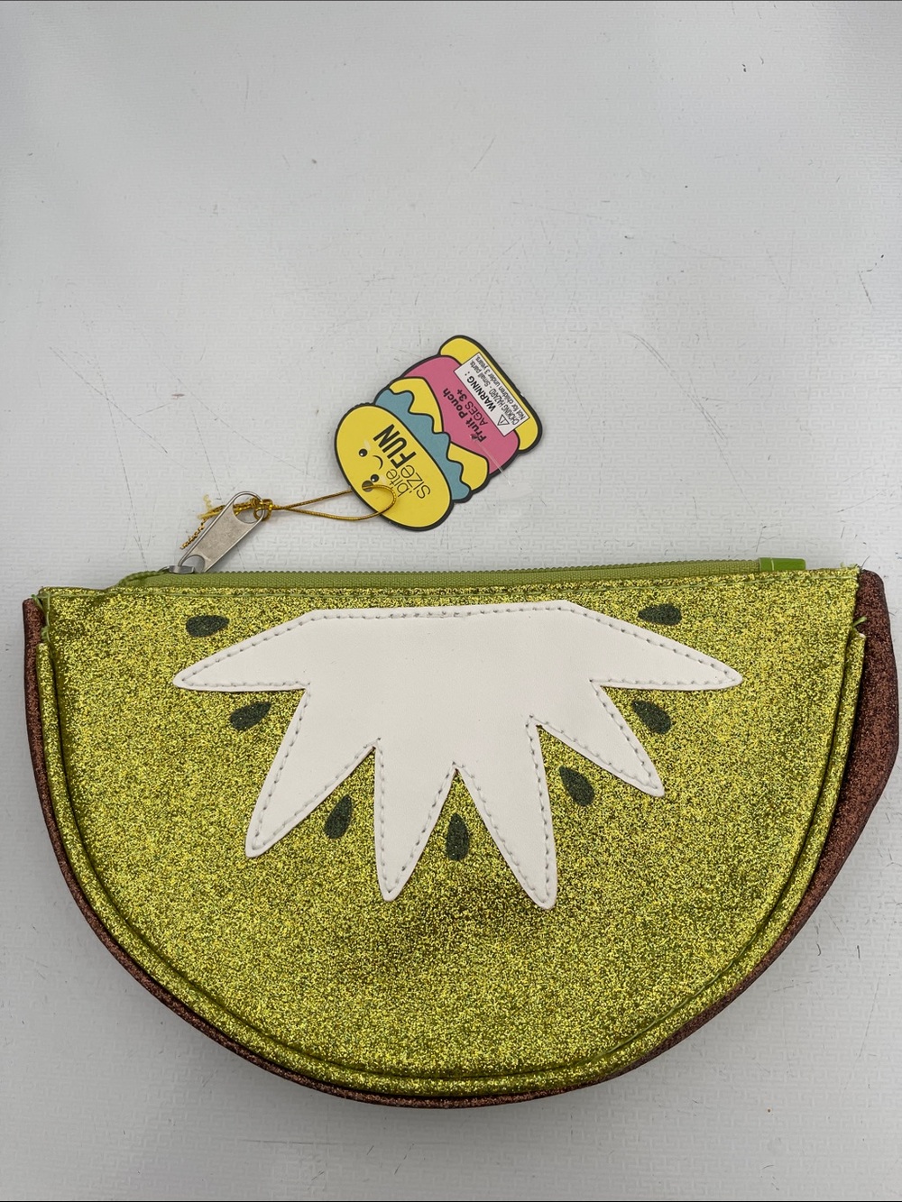 Cosmetic cute bag, shape of a 1/2 Lime, 🍋‍🟩 material glitter in the front